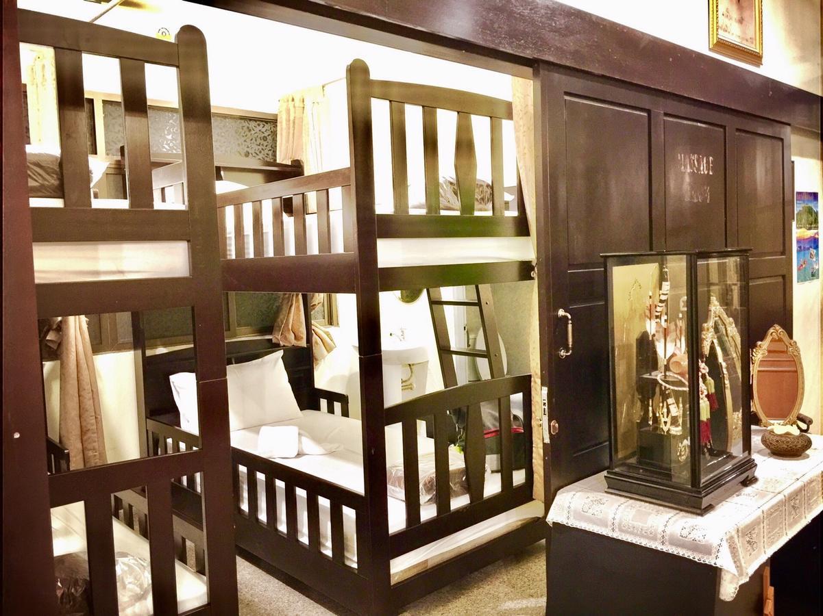 Srisomboon Hostel Trang Bagian luar foto