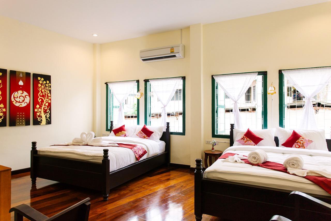Srisomboon Hostel Trang Bagian luar foto