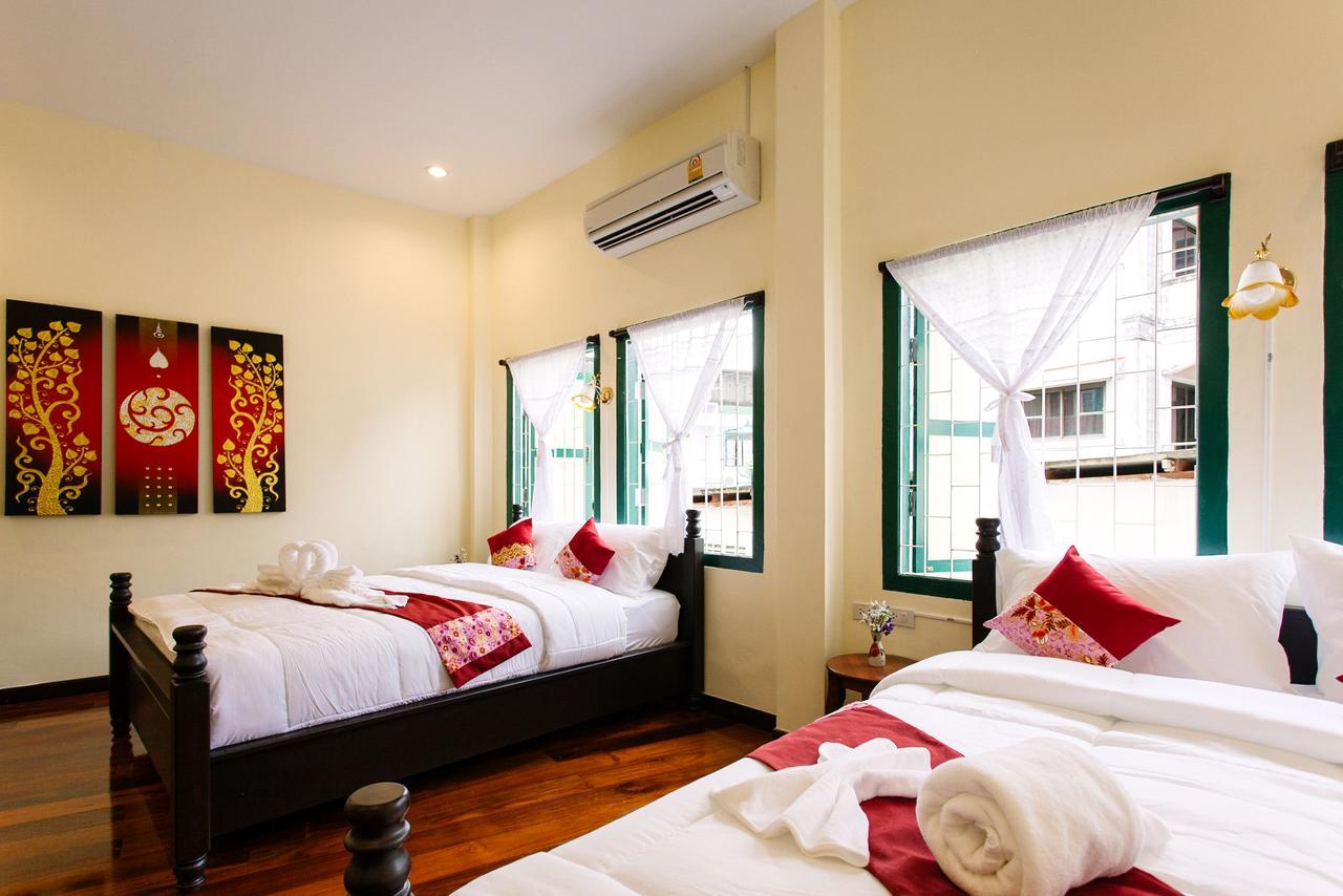 Srisomboon Hostel Trang Bagian luar foto
