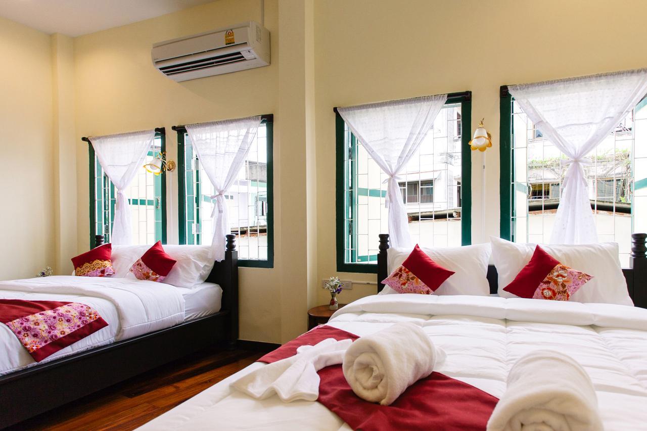 Srisomboon Hostel Trang Bagian luar foto