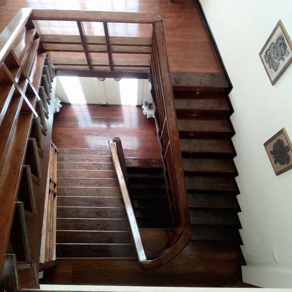 Srisomboon Hostel Trang Bagian luar foto